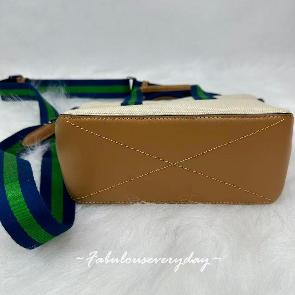 Coach Tote Crossbody Bag 20 With Coach Graphic In Canvas/Natural Multi CBK29 NWT - Picture 9 of 9